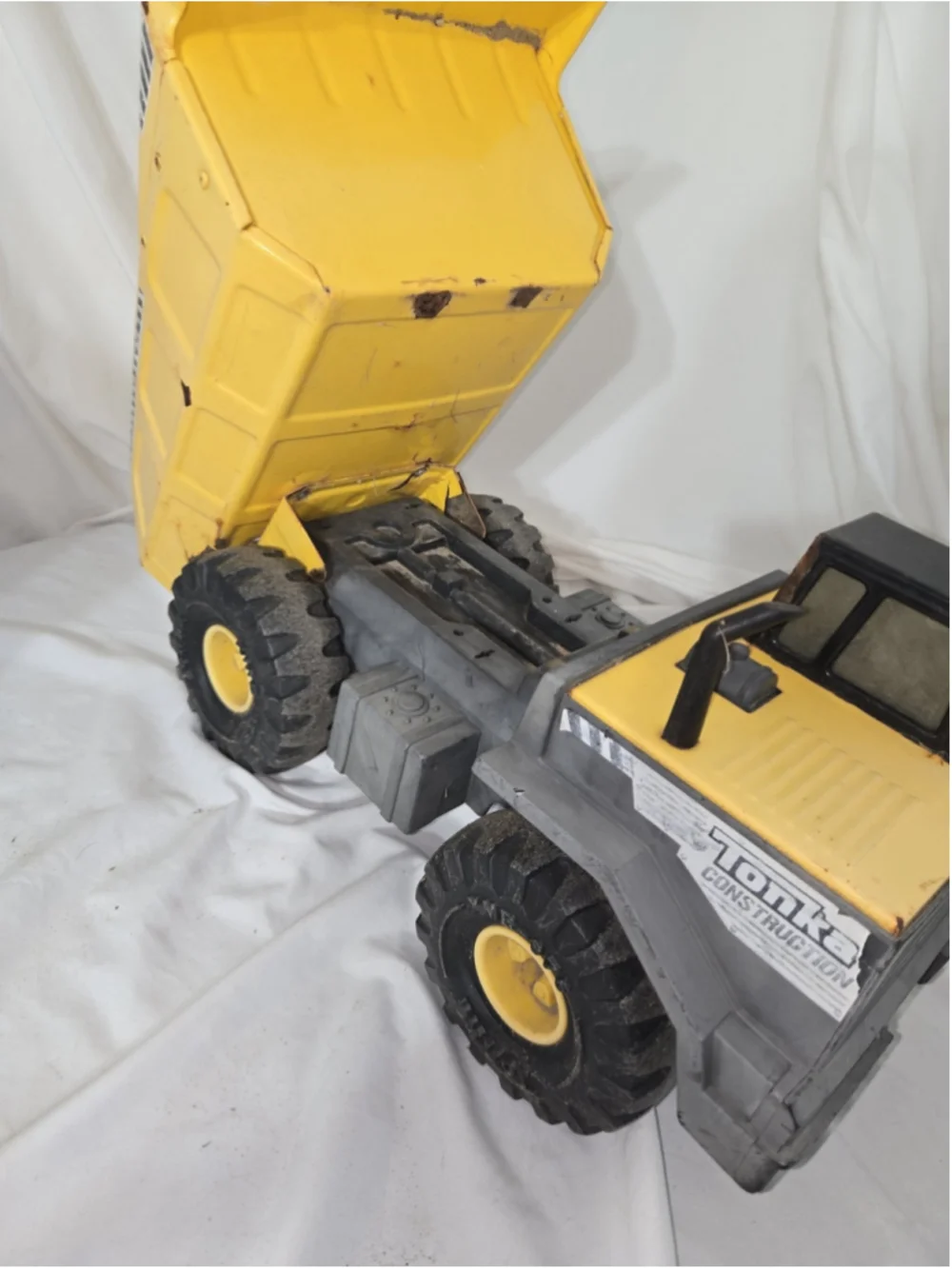 Vintage Tonka Dump Truck XMB 975 Yellow 1999 Metal And Plastic